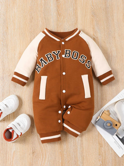 Modischer, langärmliger, süßer und personalisierter Baby-Jungen-Overall mit Rundhalsausschnitt und Buchstabendruck.