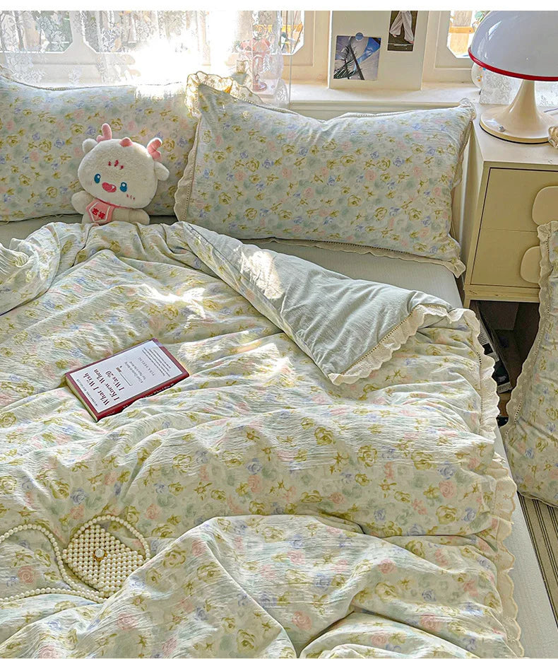 2025 new small fresh printing French lace lace double four-piece set bedding wrinkled yarn student three-piece set.