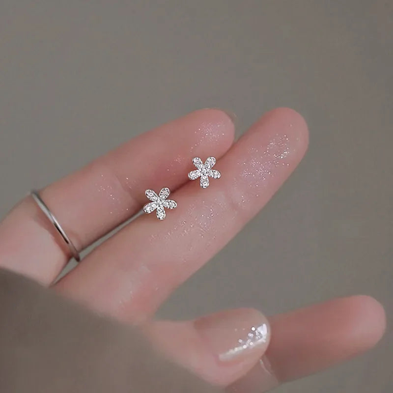 925 Silver Needle Mini Snowflake Flower Cubic Zirconia Earrings Ear Bone Nail Piercing Ear Jewelry Children's Earrings.