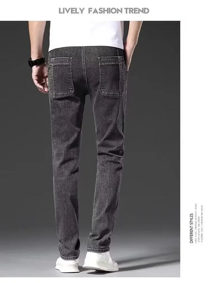Elastische Herrenjeans, lässig, lockere Passform, mehrere Taschen, sechs Taschen, vielseitig, stilvoll, trendig, lockere Hose, männliches Modell