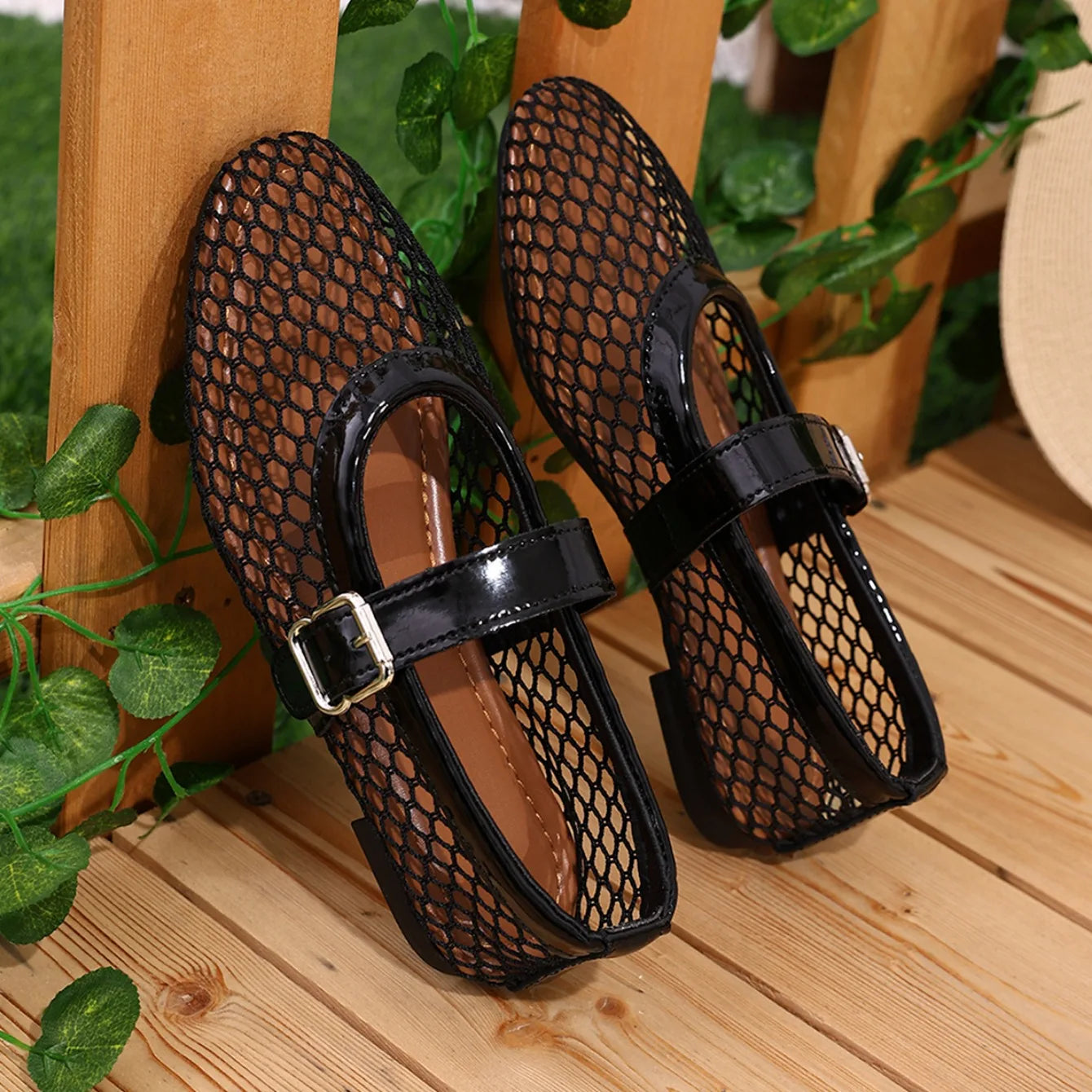 Women Sandals Mesh Breathable Fashion Versatile Sandals Women New Flat Soft Soled Mary Jane Shoes for Women Sandalias De Mujer.