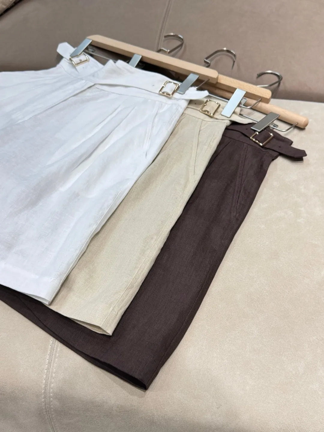 Summer women's solid color high quality linen shorts.