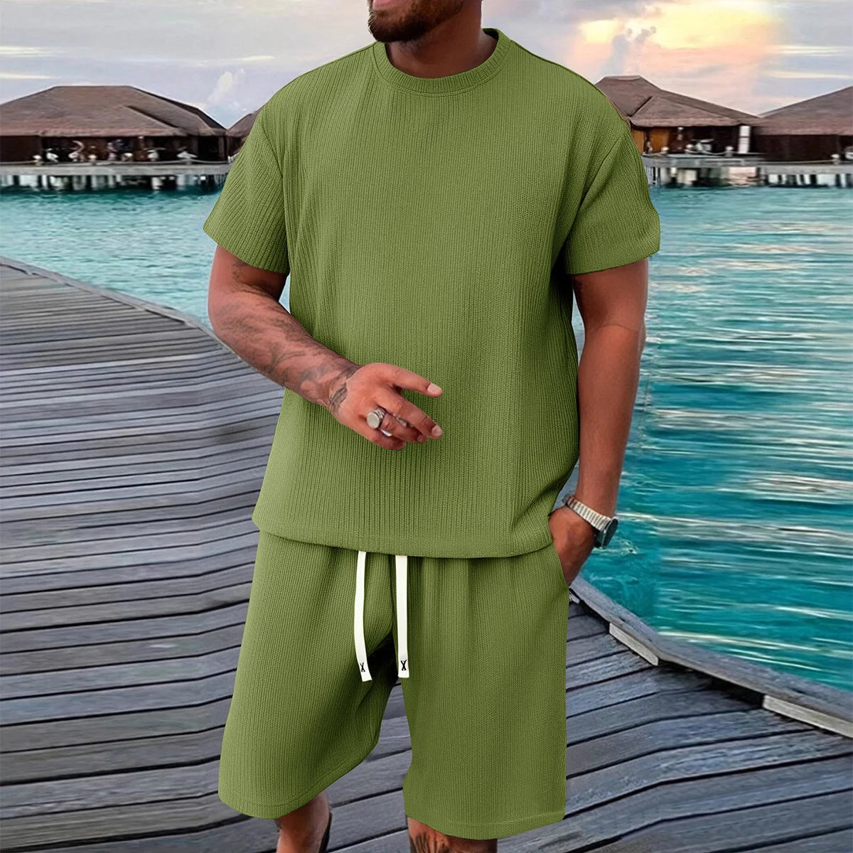 2-piece men's short sleeved shorts set, made of jacquard fabric suitable for fitness, running, and outdoor leisure activities.