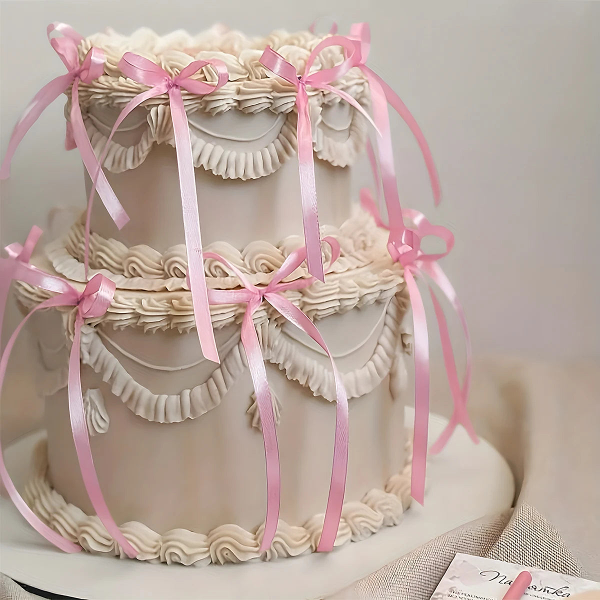Tortenaufsatz mit Schleife und Schleife „Happy Birthday“-Schild, Kokette-Motto-Party, schwarzer Vintage-Kuchenaufsatz für Herzkuchen, Vintage-Kuchen.