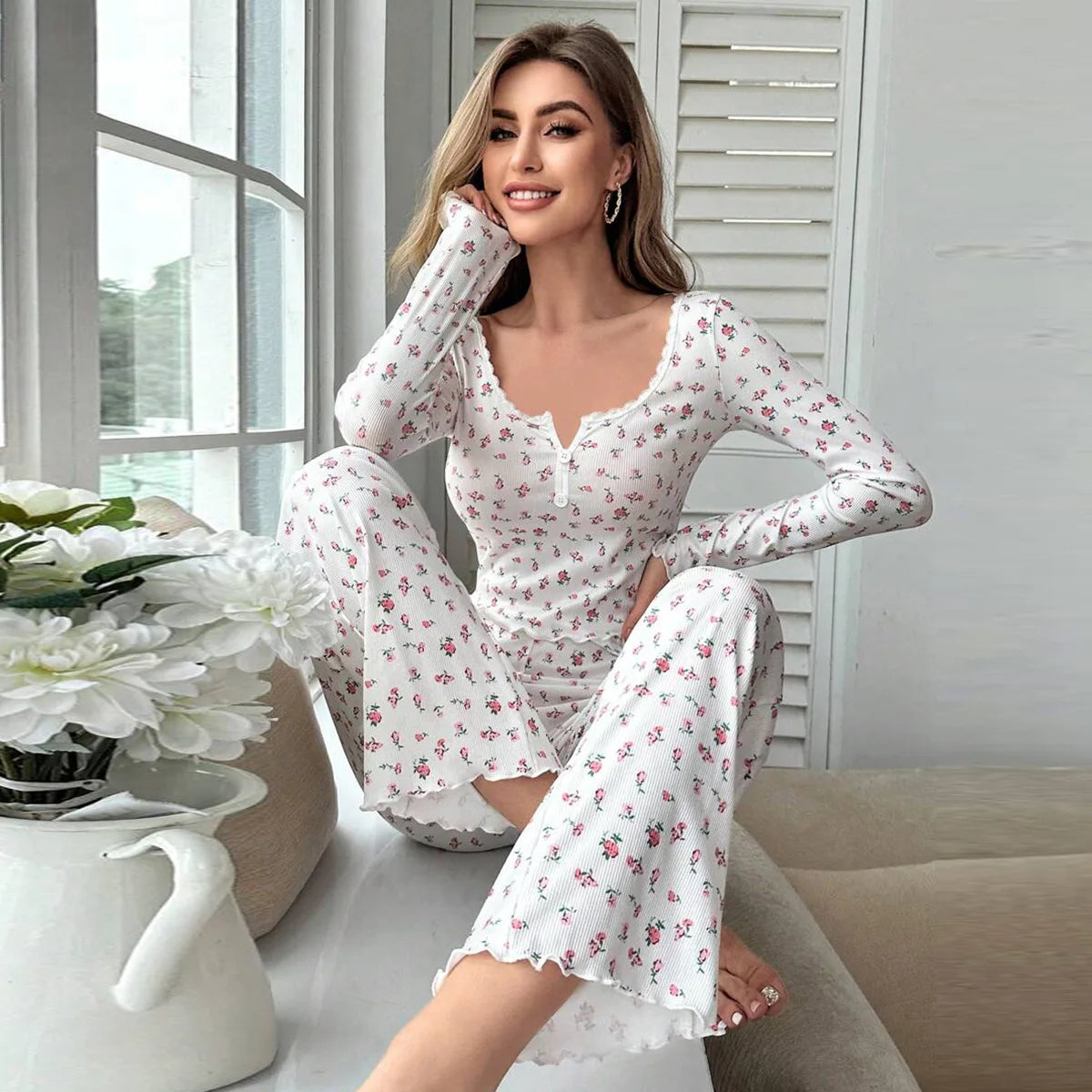 Nachtwäsche Frauen Floral Print Salat Trim Top mit Lange Hose Schöne Loungewear Volle Hülse Nachtwäsche Frühling Herbst Pyjamas Set.