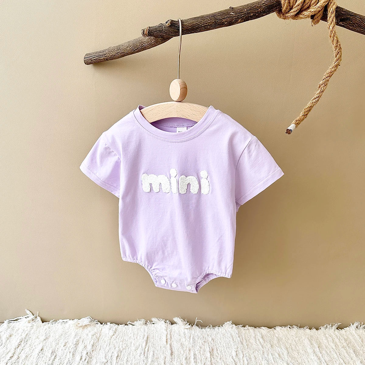 INS Sommer Neue Baby Body Neugeborenen Kleidung Jungen Mädchen Baumwolle Dreieck Strampler Plüsch brief Kurzarm Infant 0-18M.