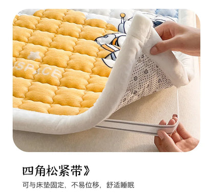 Winter Milk Velvet Mattress Toppers Thicken Quilted Bedsheet Student Bedspreads Washable Mattress Cover Queen Bedding Coverlets.