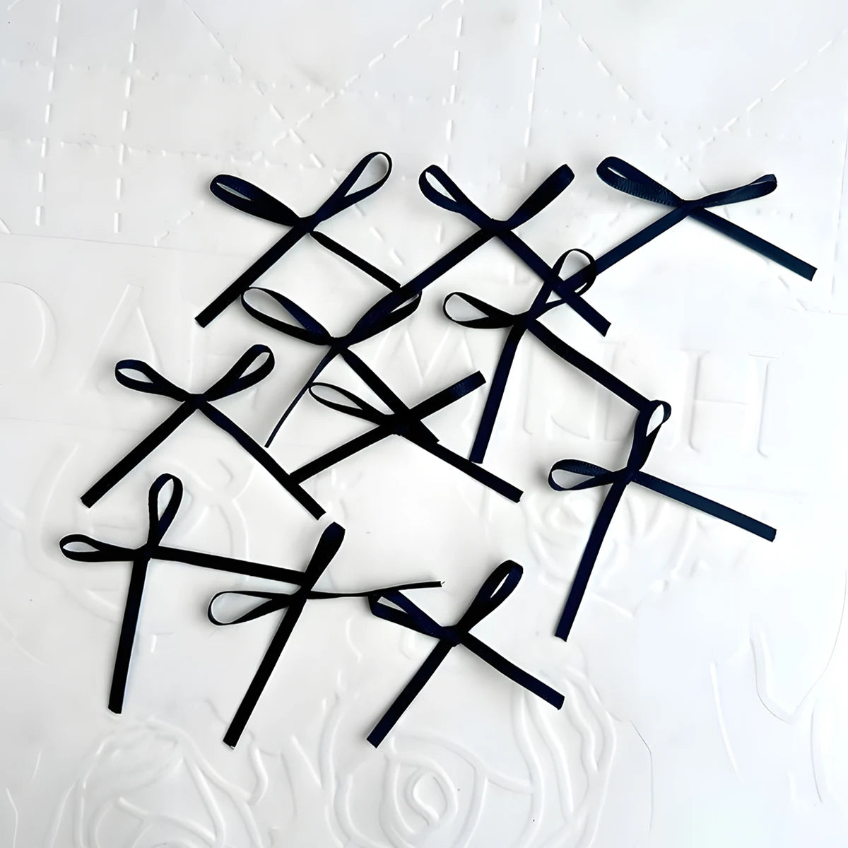 Tortenaufsatz mit Schleife und Schleife „Happy Birthday“-Schild, Kokette-Motto-Party, schwarzer Vintage-Kuchenaufsatz für Herzkuchen, Vintage-Kuchen.