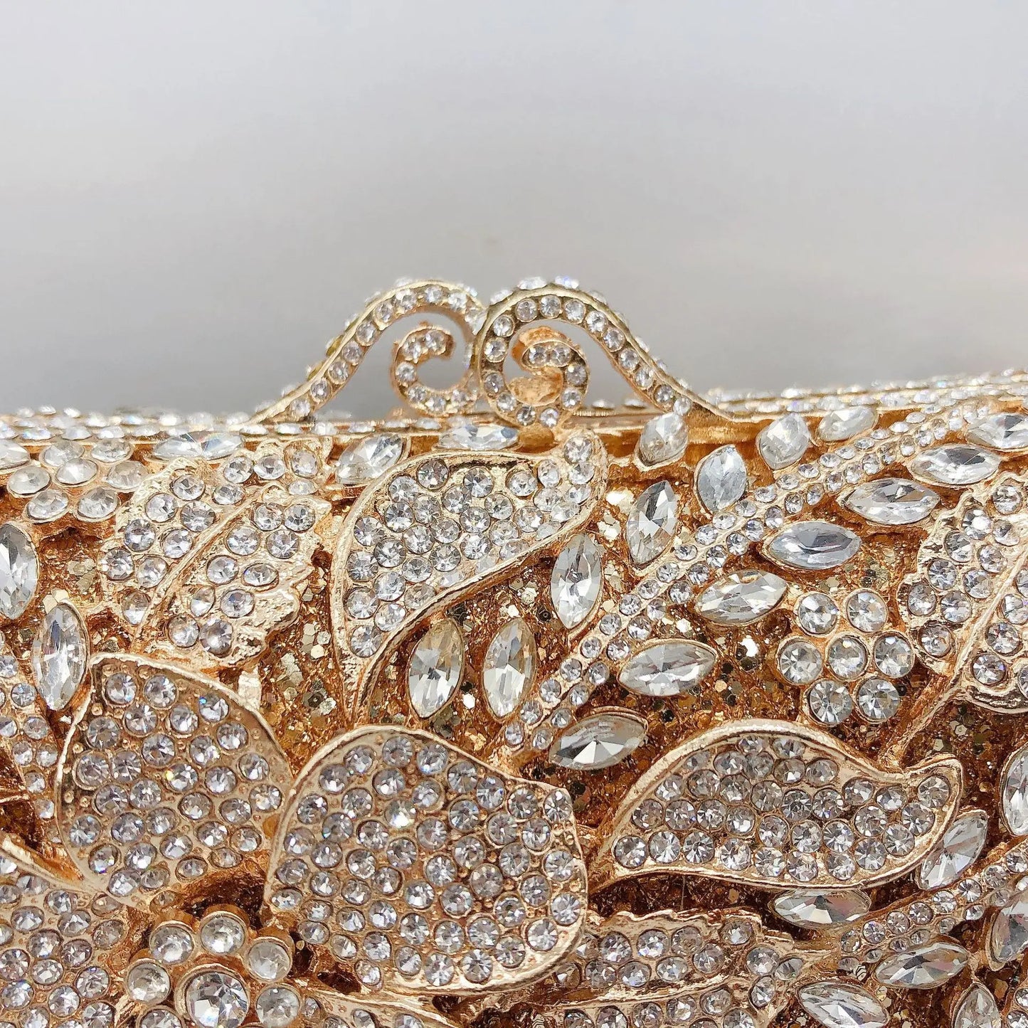 Women XIYUAN Evening Bags Gold/Silver Chain Shoulder Bags Handbags Stones Day Clutches Diamonds Metal Ladies Clutch Handbags.