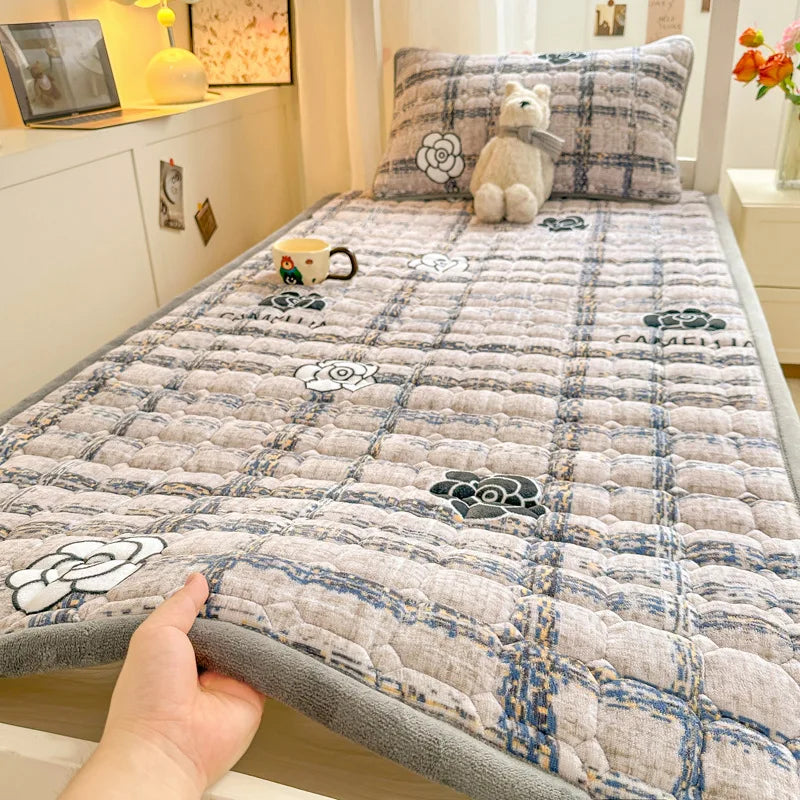 Cartoon Printed Warm Bed Mattress Super Soft Cozy Milk Velvet Single Bedding Protector Thick Tatami Mats for Autumn and Winter