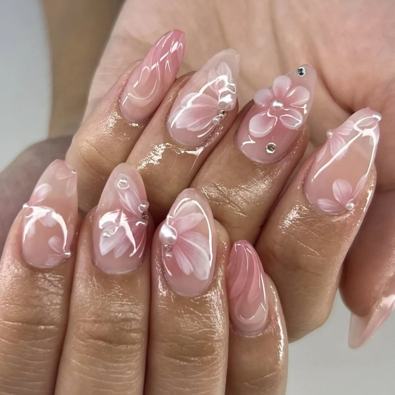 24pcs White Flower Fake Nail Tips Ins Yellow Pink Blush False Nails Wearable Full Cover European Almond Shaped Press on Nails