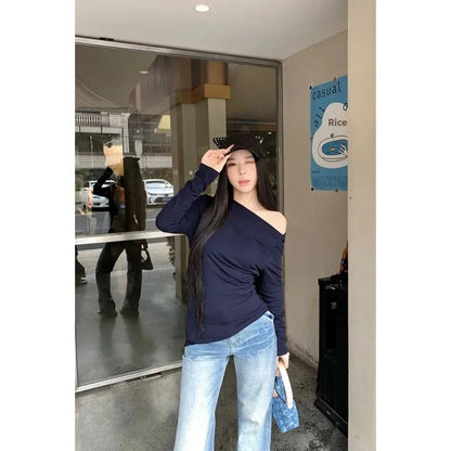 Slim Fit Long Sleeve T-Shirt Shoulder Bared One Shoulder Style Casual Streetwear for Young Women Fashionable And Stylish.