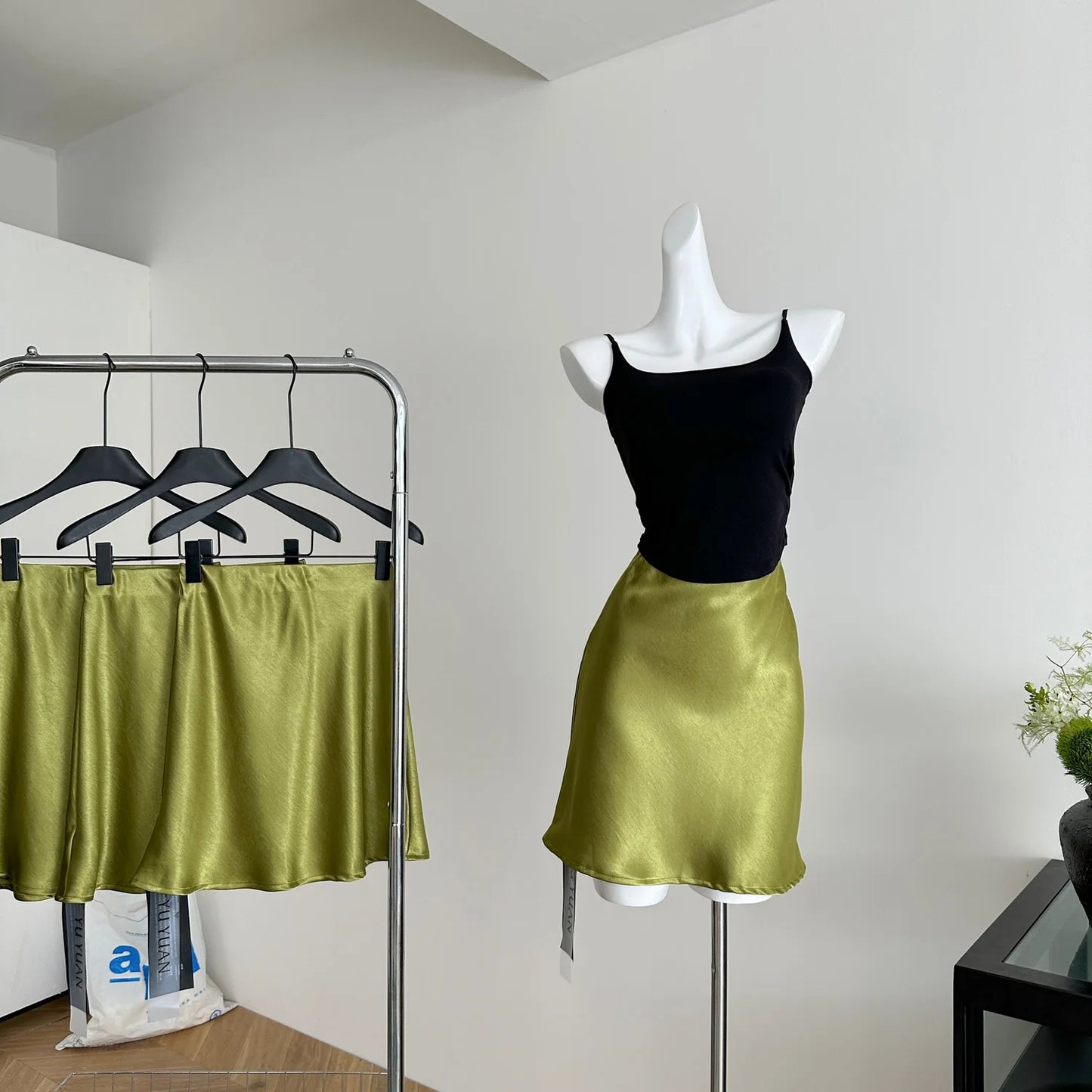 Women's Summer Elegant Acetate Short Meimard Short Skirt Lady Streetwear High Waist Slim Fishtail Mini Skirt.