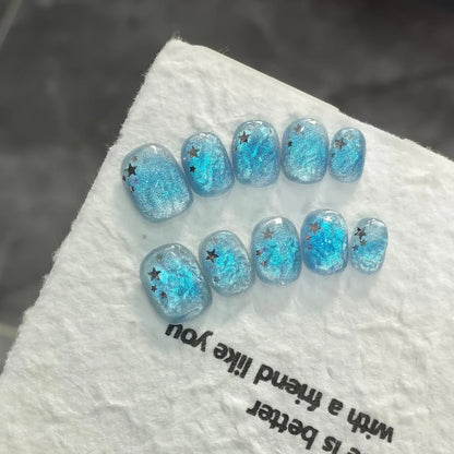 10pcs/set Handmade Press-On Nails - Blue Glossy Fish & Bubbles Design Short Oval Fake Nails with Cat Eye Effect False Nails.