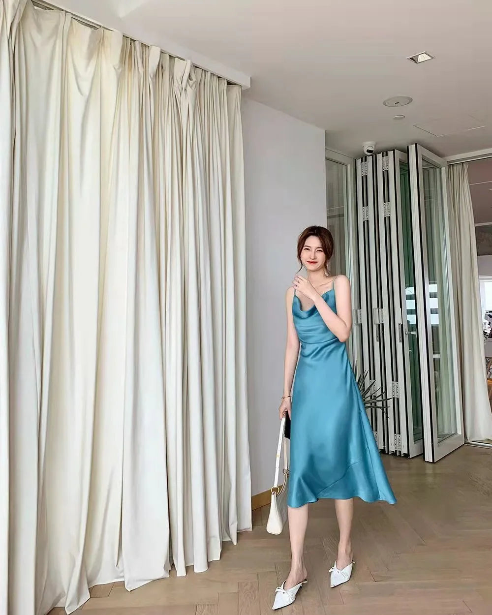 Chiffon-Stoff, Neckholder, mittellanges Kleid für Damen, Sommer, neuer sanfter Stil, schlankmachende Taille, A-Linien-Rock, Polyesterfaser, ärmellos.