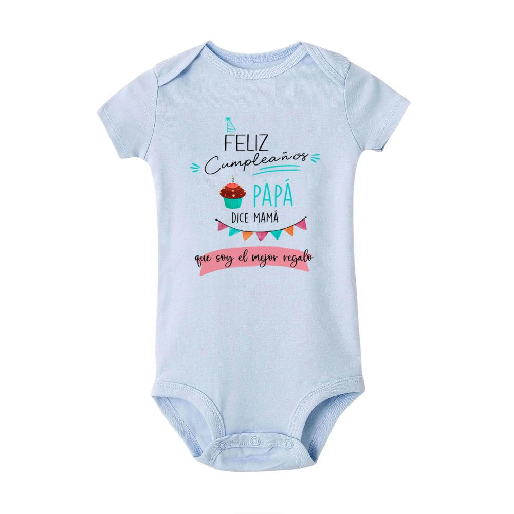 Alles Gute zum Geburtstag, Papa sagt Mama, dass ich das beste Geschenk bin. Baby-Body für Neugeborene, kurzärmeliger Strampler, Papa-Geburtstags-Säuglingsoverall.