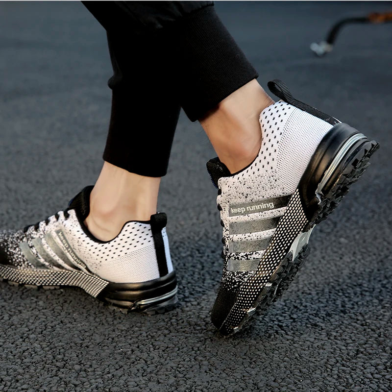 New large size men's casual sneakers Fashion easily breathable men's sneakers Comfortable running men's shoes.