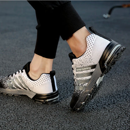 New large size men's casual sneakers Fashion easily breathable men's sneakers Comfortable running men's shoes.