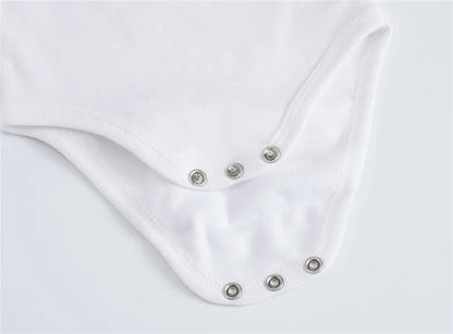 2025 Sommer Unisex Baby Body 0-24 Monate Kurzarm 100 % Baumwolle Weiß Schwarz Grau Design Säuglingskleidung.