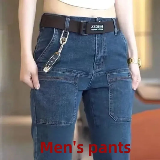 Elastische Herrenjeans, lässig, lockere Passform, mehrere Taschen, sechs Taschen, vielseitig, stilvoll, trendig, lockere Hose, männliches Modell.