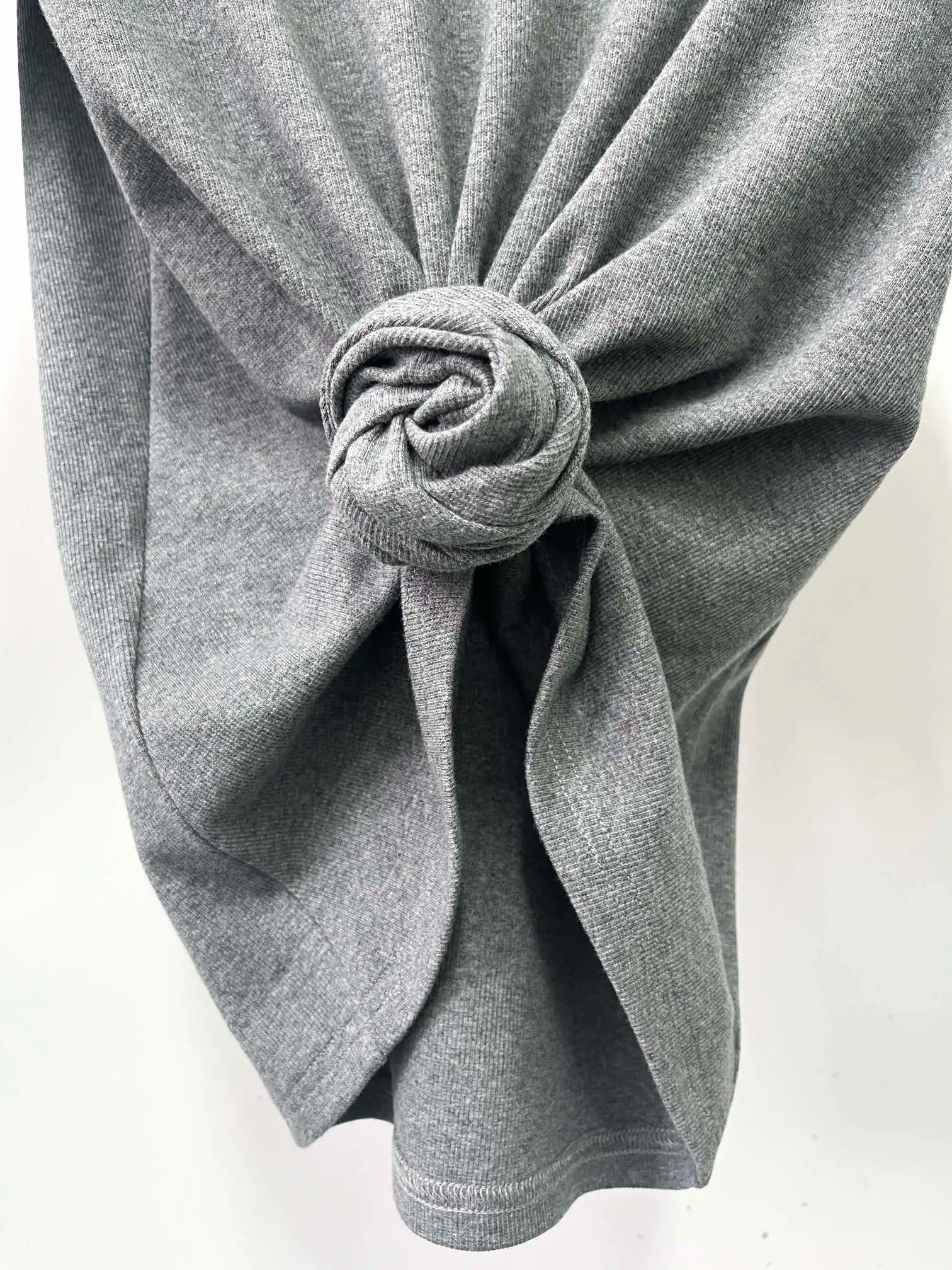 Y2K knotted twist knitted threaded round neck Top women fashionable and versatile navel padded shoulder short-sleeved T-shirt.