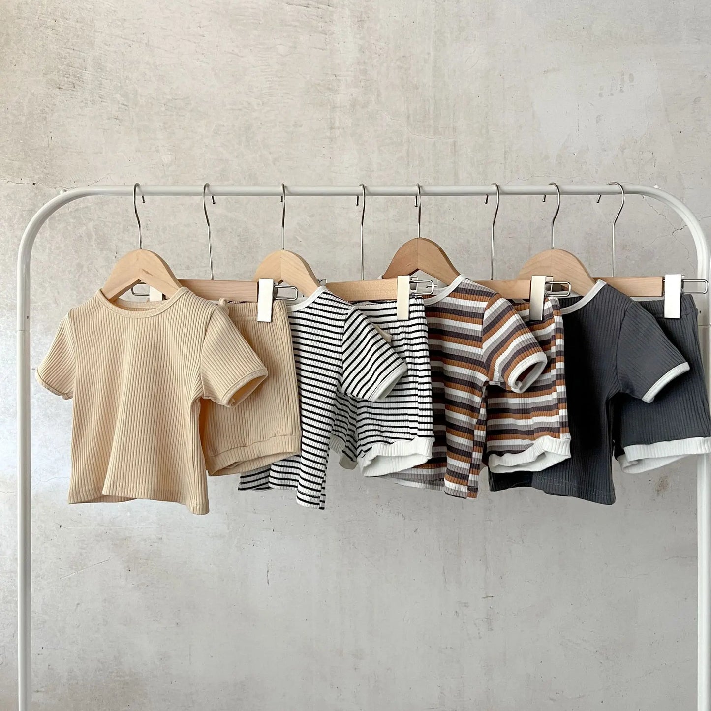 Korean Version Summer Kids Baby Girls Boys Short Sleeve Striped Top Tees +shorts Pants Infant Cute Pure Cotton Clothing Set.