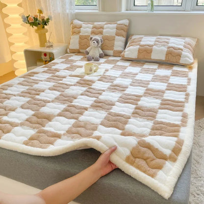 Checkered A-Class Thick Quilted Mattress 1 Pcs Warm Antibacterial Bed Pad for Autumn Winter Super Soft Fits Mattress for Single