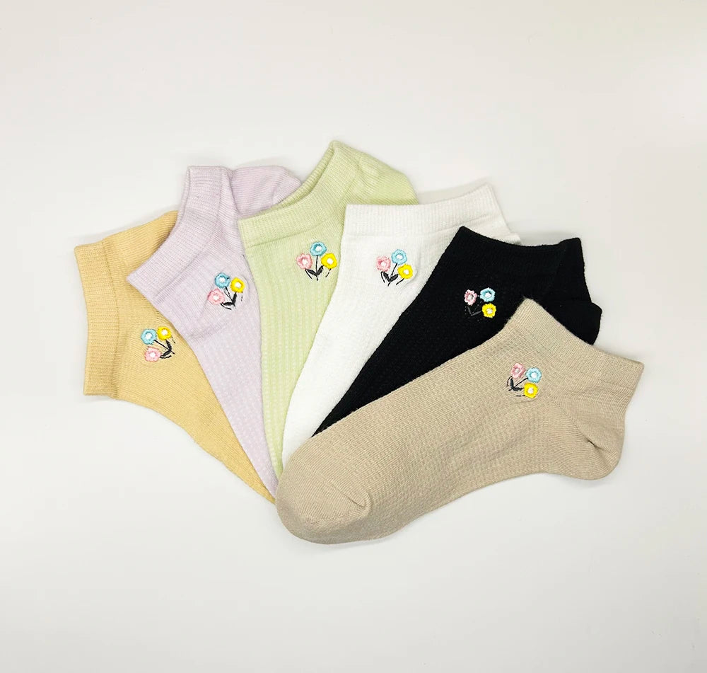 4 Pairs Cotton Women's Boat Socks No Show Socks Set for Lady White Invisible Cotton Socks Pack Pink Black Breathable Summer