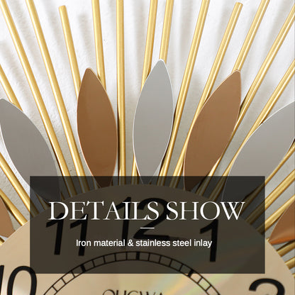 Strahlende Sonnenwanduhr mit goldenen Eisenstangen und Eisenplatten mit orangefarbenen Flammen, robustes Design, symbolisiert Hoffnung und Wohlstand