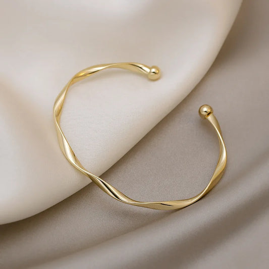 Golden Charm Bangles for Women Minimalism Fashion Twisted Couple Cuff Bracelet 2023 New Trendy Jewelry Girls Wedding Gift.