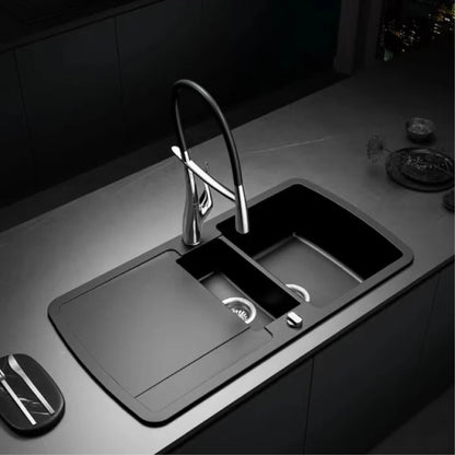 Luxuriöser Küchenarmatur aus grauem Messing in Gun-Grau mit intelligentem Touch-Design. Einhebelmischer für heißes und kaltes Wasser mit magnetischer Saugkraft