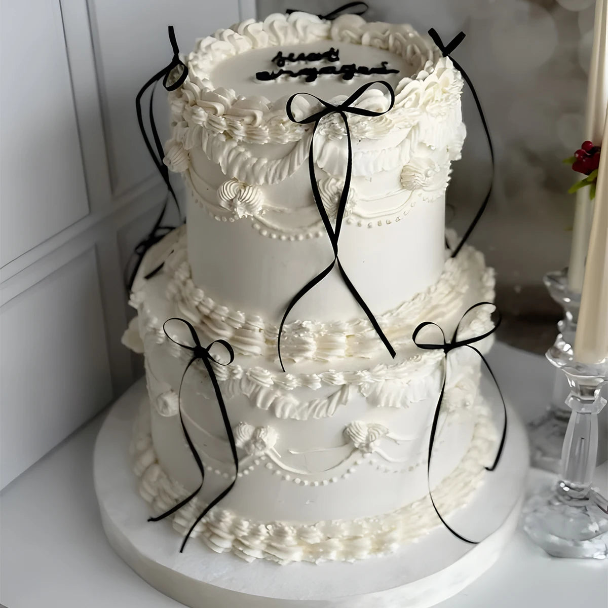 Tortenaufsatz mit Schleife und Schleife „Happy Birthday“-Schild, Kokette-Motto-Party, schwarzer Vintage-Kuchenaufsatz für Herzkuchen, Vintage-Kuchen.