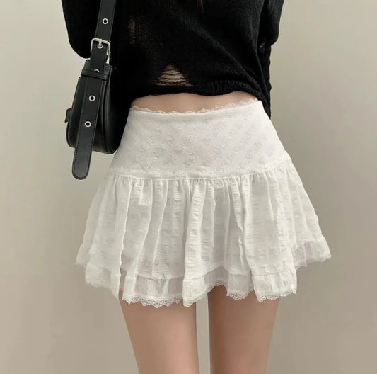 Y2K Low Rise Mini Skirt Tiered Ruffled Lace Trim White Short Skirt Summer Women Teen-Girl Feminine Barbiecore Outfit.
