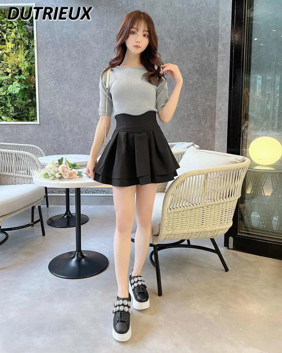 Japanese Lolita Black Skirts Women 2025 Spring Autumn New Radian Waistline Slim Short Pleated Skirt Female Mini Skirt Culottes.