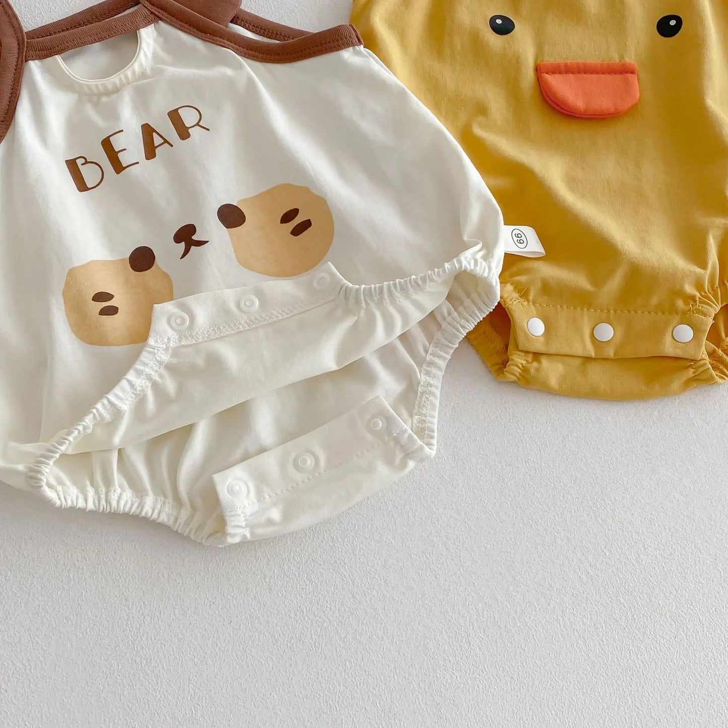 0–2 Jahre Baby-Strampler aus Baumwolle mit Tier-Cartoon-Motiv – bezaubernde Enten- und Bären-Designs – weich und bequem für Babykleidung