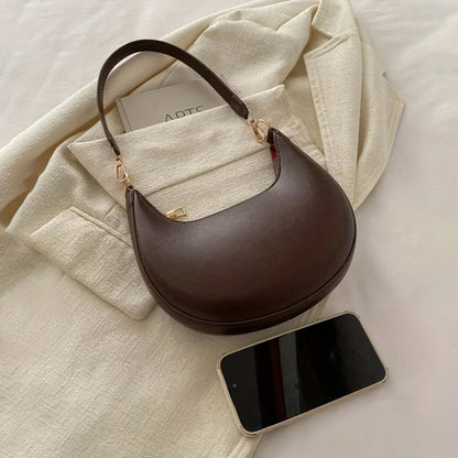 New Fashionable High-end Moon-shaped Baseball Bag, Showing Luxury, Women's Single Shoulder Bag.