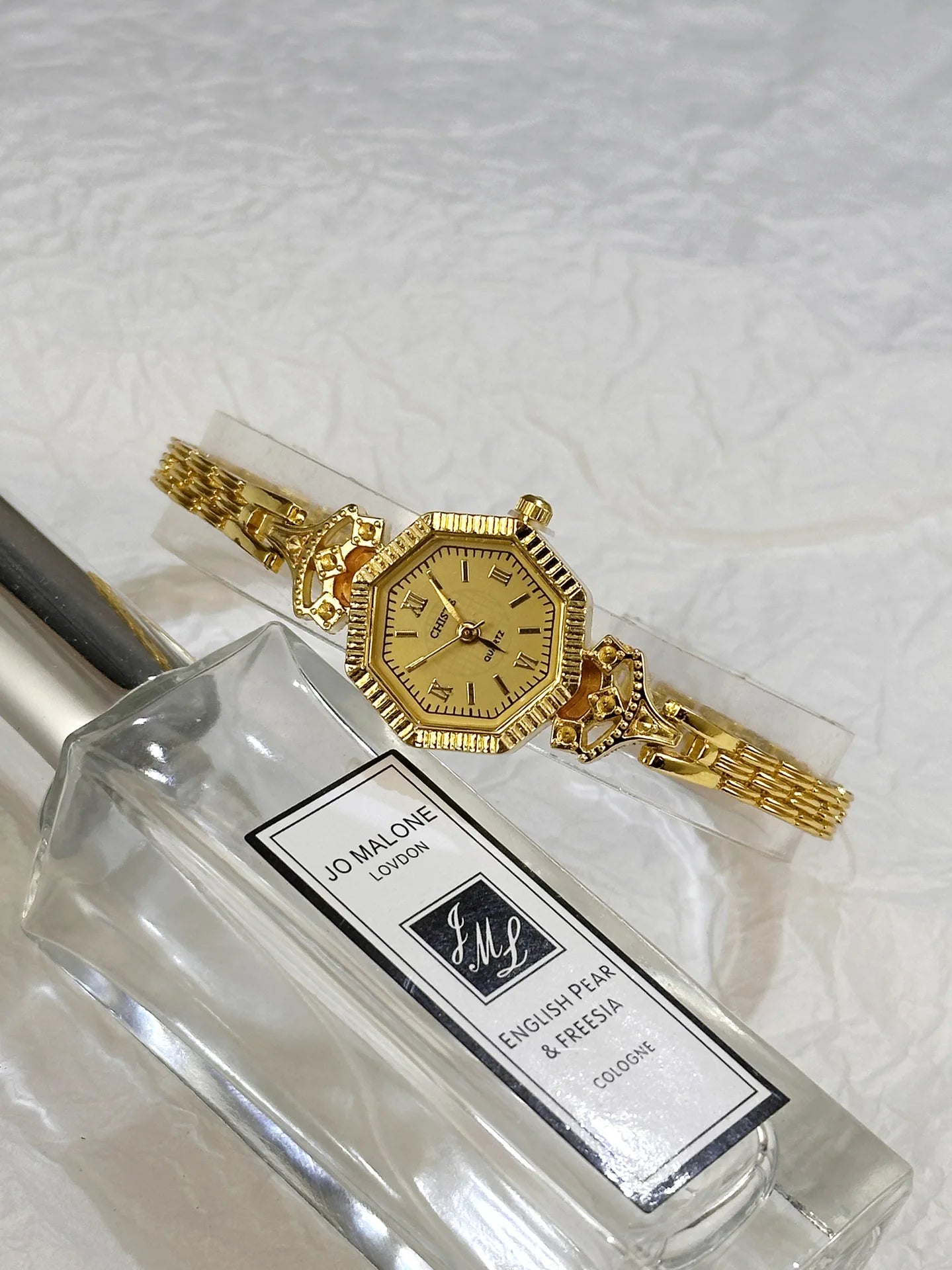 Luxury Famous Brand Oval Dial Women Watch Fashion Small Thin Gold Bracele Quartz Wristwatch Clock Gift Dropshipping Montre Femme.