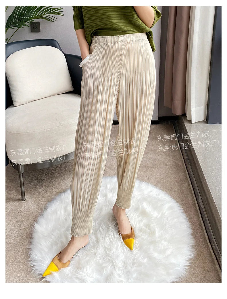 Miyake Life Pleated Pants Loose Harem Pants Women's Summer Thin Fashion Versatile Nine-minute Calf Pants.