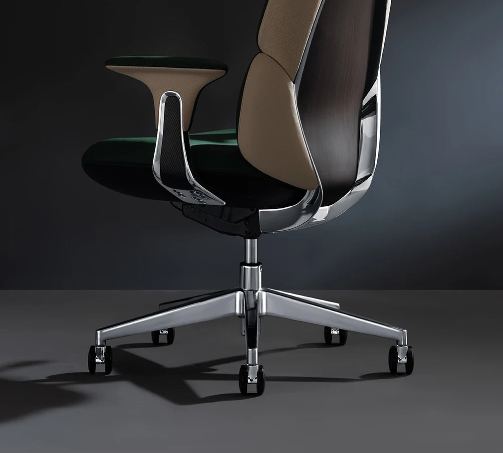 Bequemer Chefbürostuhl, luxuriöser grauer Designer-Drehstuhl, ergonomisch, tragbar, für das Home Office von Fotel Gaming