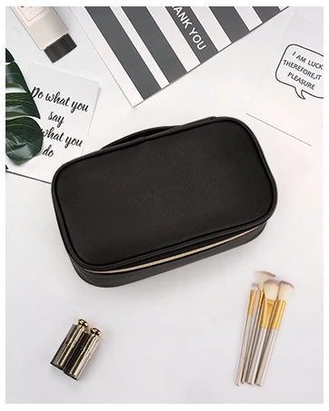 Makeup Bag Portable Cosmetic Bag Large Capacity Travel Makeup Case Organizer Black For Women Toiletry Bag for Girls Traveling.
