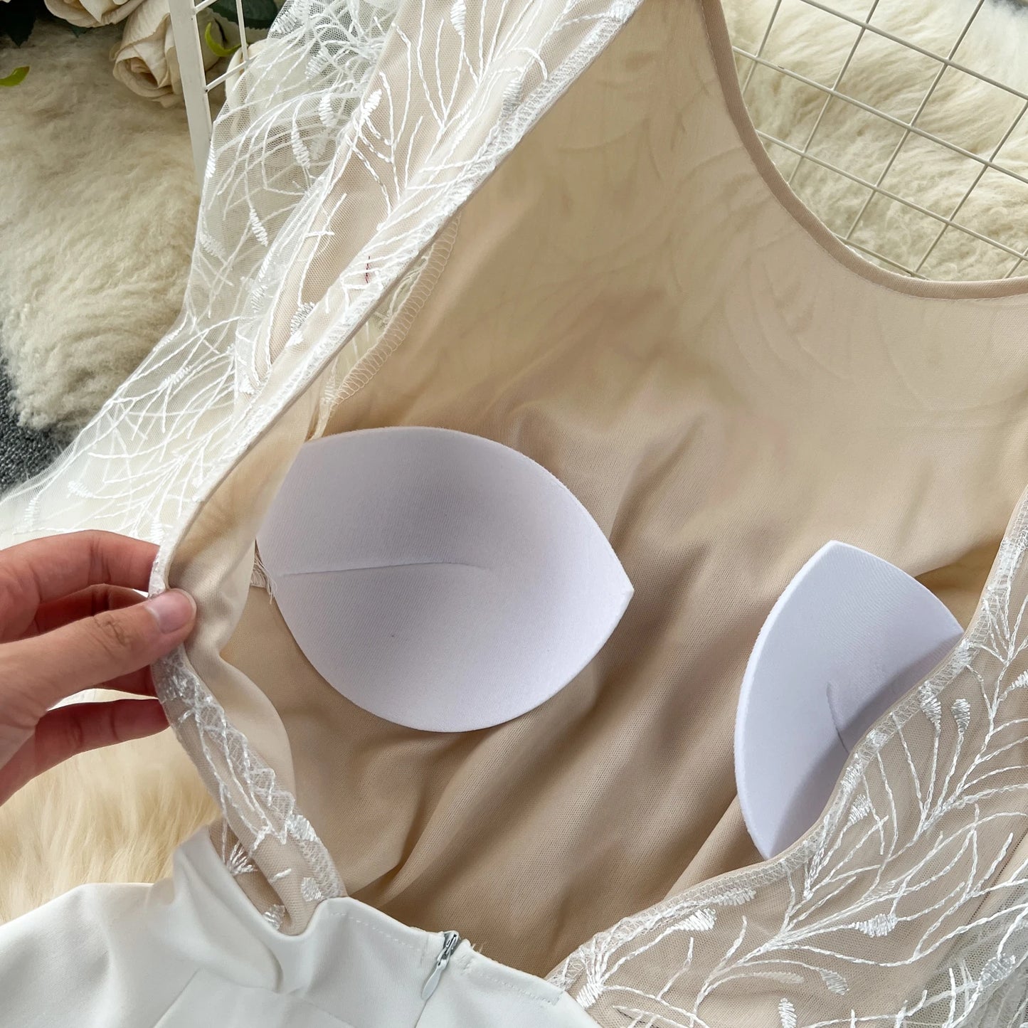 Light Luxury Elegant Women White Backless Jumpsuits Temperament O-neck Puff Long Sleeve Embroidery Female Playsuits.