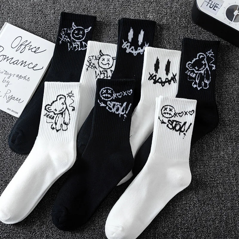 10 pairs of men's sports socks, casual, breathable, and versatile. Ghost face graffiti personalized socks.