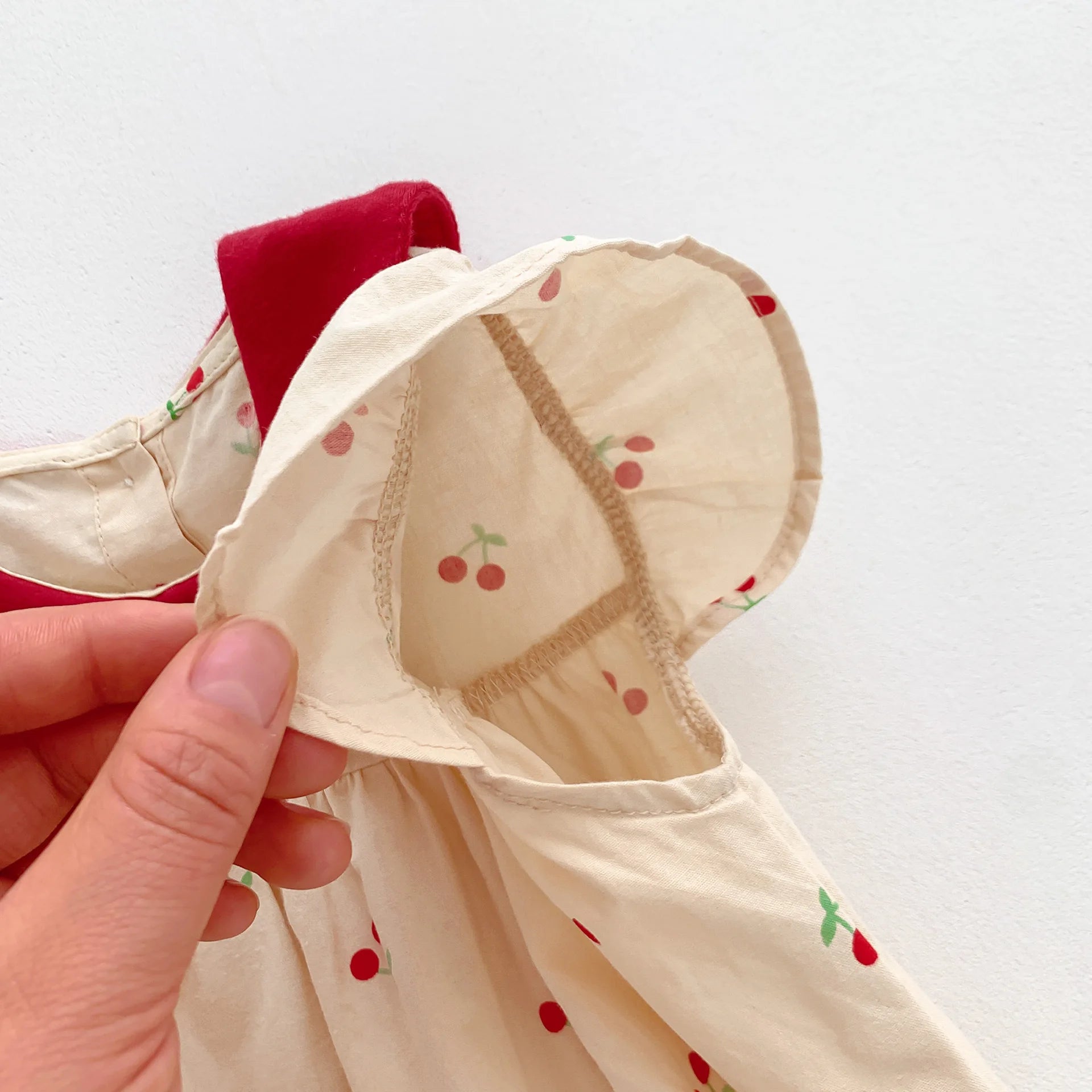 Neue 2025, Herbst Baby Kleidung Süße Kirsche Gedruckt Mädchen Body Neugeborenen Peter Pan Kragen Prinzessin Kleidung Kleinkind Ein Stück.