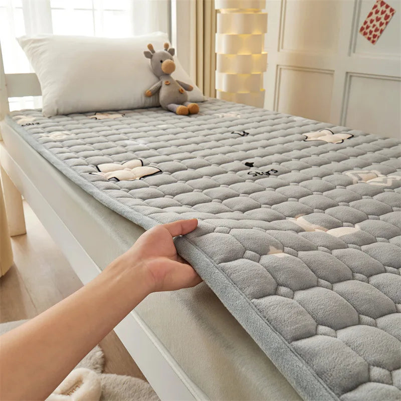 Winter Dormitory Soft Mattress Toppers Thick Warm Coral Velvet Bed Sheet Non-slip Mattress Cover Thin Bed Pad Tatami Floor Mat