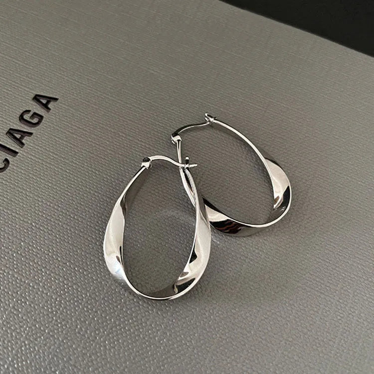 Silver Color Geometric Twisted Hoop Earrings for Women Mobius Strip Compact Earring Femininity Ear Euckle Jewelry Accessorie.