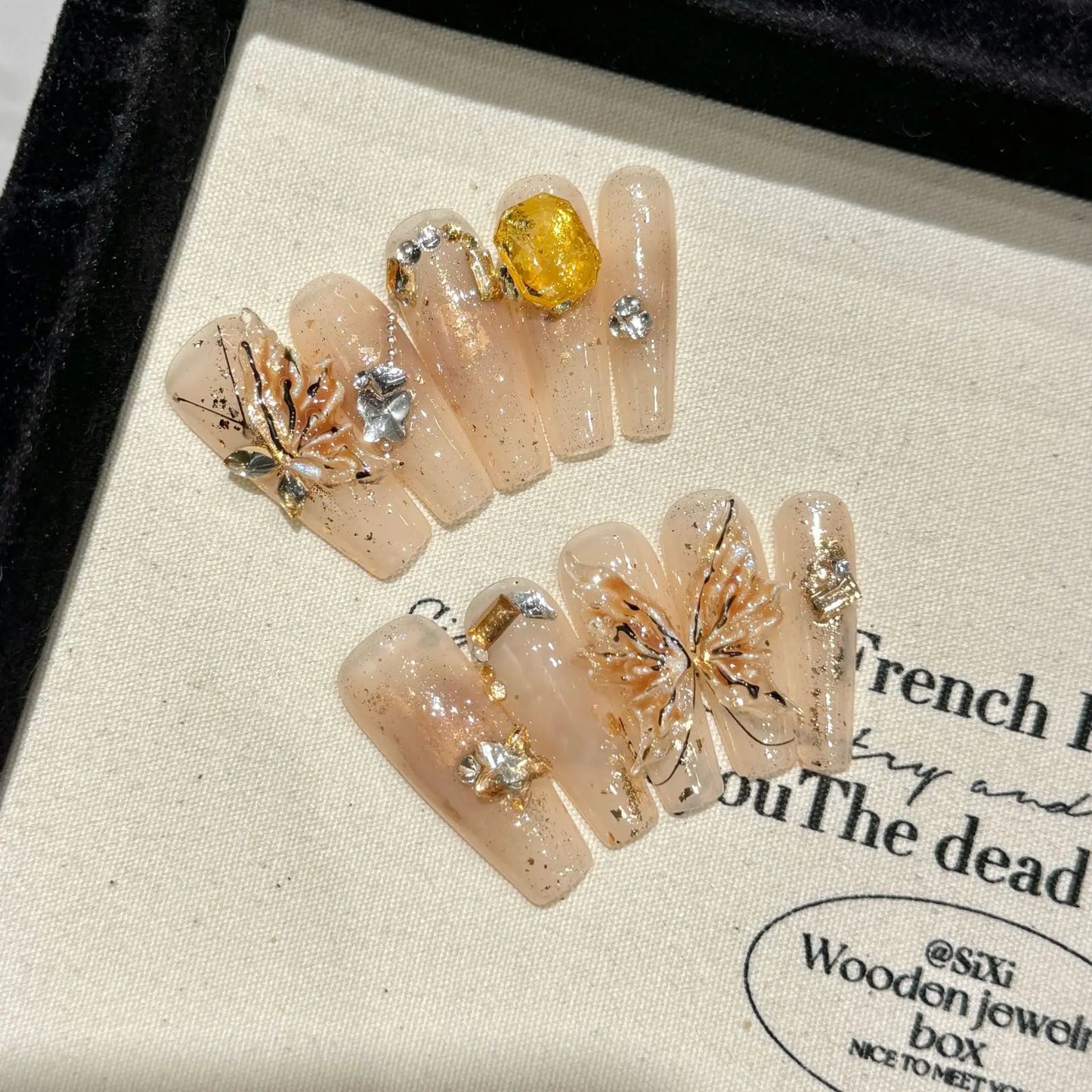 10pcs Handmade Autumn Press On Nails Mid-length Ladder Gold Foil Flower Tips Fake Nail White French Style False Nail For Women.