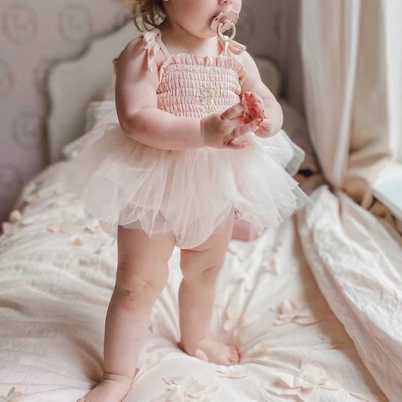 Blotona Kleinkind-Body für Babys, Mädchen, Blumenstickerei, zum Binden, Spaghettiträger, schulterfrei, Rocksaum, Strampler, Kleid und Stirnband.