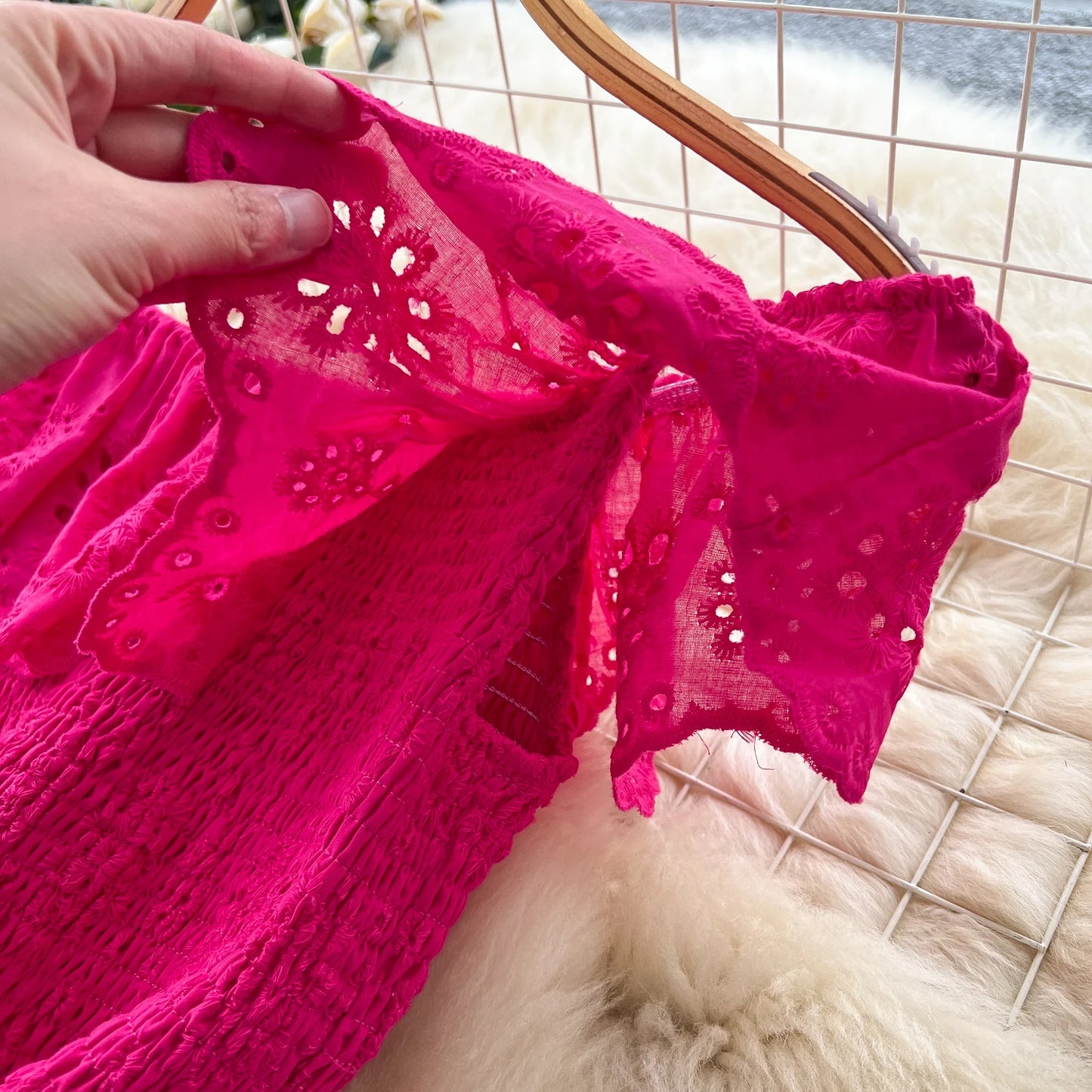 SINGREINY Schickes, ausgehöhltes Kleid mit Stickerei, Rüschen, Spleiß, schulterfrei, elastisch, gerüscht, schlank, 2025, solides, sanftes, langes Urlaubskleid.