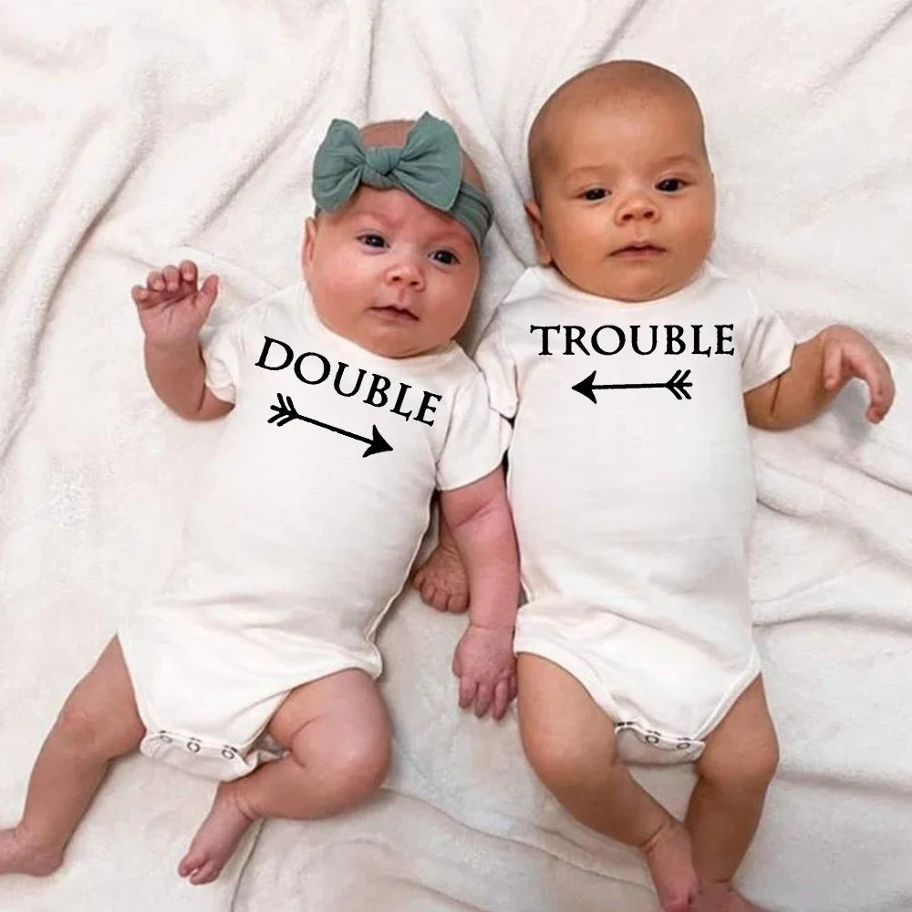 Neugeborenen Baby Bodys Doppel Ärger Twin Kinder Unisex Kurzarm Strampler Playsuits Outfits Jungen Mädchen Geboren Krabbeln Kleidung.