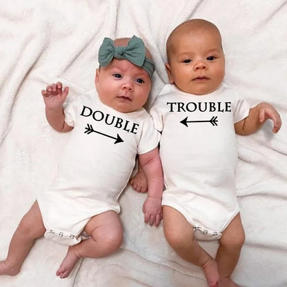 Neugeborenen Baby Bodys Doppel Ärger Twin Kinder Unisex Kurzarm Strampler Playsuits Outfits Jungen Mädchen Geboren Krabbeln Kleidung.